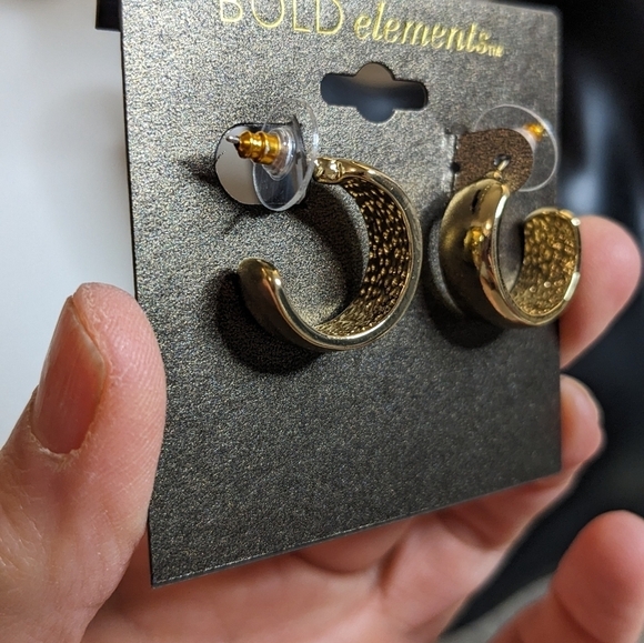 Bold Elements Gold Tone Hoop Earrings‎ - Picture 2 of 4